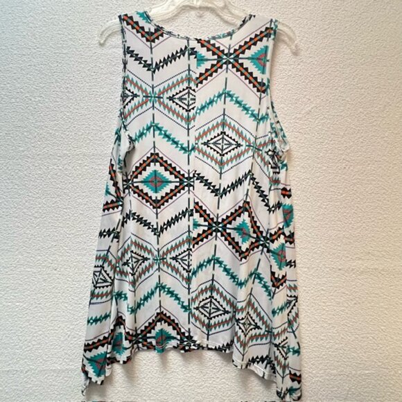 R. Rouge Women's Sleeveless Aztec Print Sharkbite Hem Tunic, Plus Size 1X - Picture 3 of 5